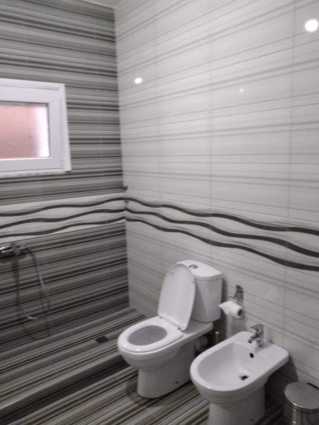 Tirane, jepet me qera apartament 2+1 Kati 2, 120 m² 25.000 Leke (Senatorium)