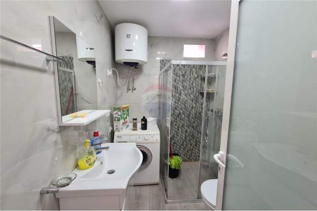 Tirane, jepet me qera apartament 2+1 Kati 4, 80 m² 350 Euro (Komuna e Parisit - Kristal Center)