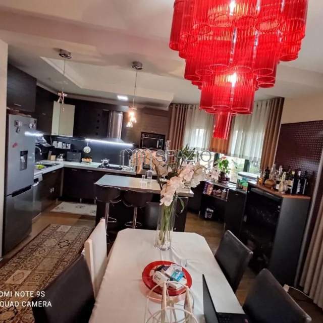 Tirane, shitet apartament 3+1+A+BLK Kati 6, 161 m² 175.000 Euro (Stacioni i trenit)