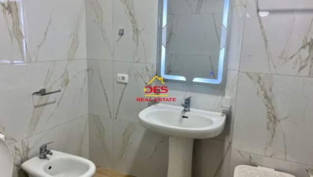 Vlore, jepet me qera apartament Kati 6, 67 m² 250 Euro (Rruga Gjergj Arianiti)