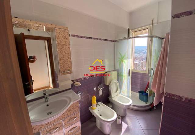Vlore, jepet me qera apartament Kati 7, 73 m² 250 Euro (Rruga Hasan Kushta)