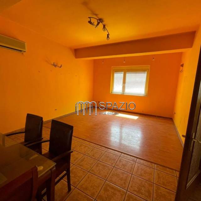 Tirane, jepet me qera Vile 3+1+BLK Kati 3, 400 m² 2.200 Euro (Rruga ''Durresit'')