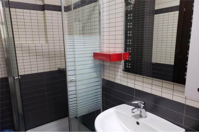 Tirane, jepet me qera apartament 70 m² 550 Euro (kompleksi deliorgji)