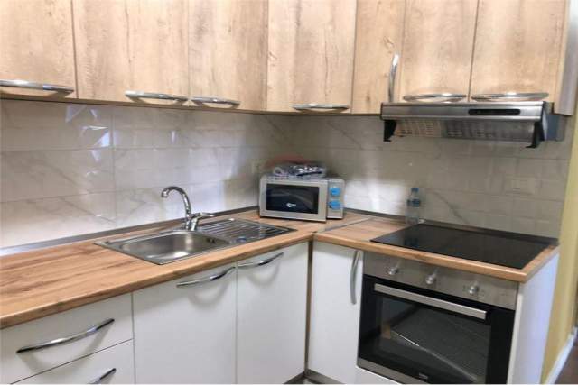 Tirane, jepet me qera apartament 2+1 89 m² 550 Euro (rruga karl gega)