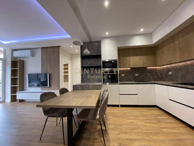 Tirane, shes apartament 3+1 Kati 1, 108 m² 180.000 Euro (liqeni i that)