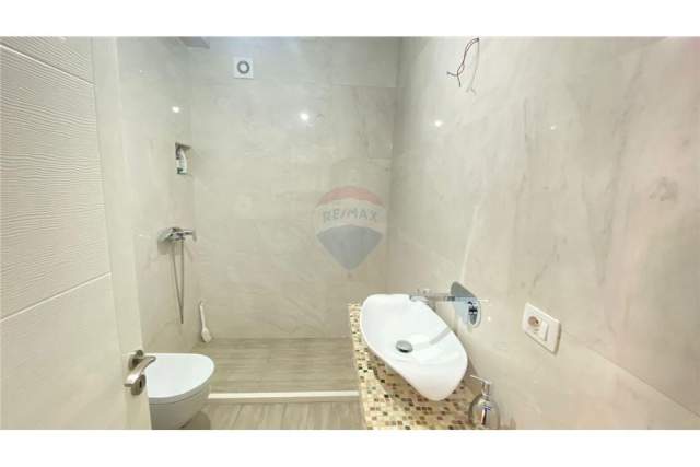 Tirane, shitet apartament 1+1 Kati 3, 68 m² 93.000 Euro (Shkolla e Kuqe)