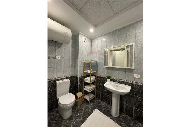 Tirane, jepet me qera apartament 2+1 Kati 2, 100 m² 750 Euro (komuna e parisit)