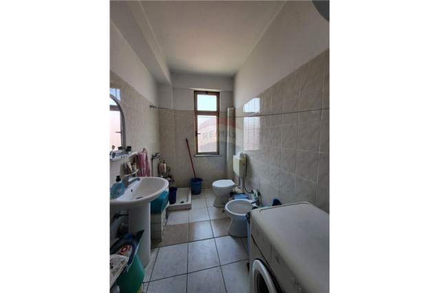 Tirane, shitet apartament 2+1 Kati 3, 90 m² 130.000 Euro (Stadiumi DInamo)