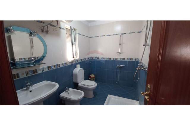 Tirane, jepet me qera apartament 2+1+BLK Kati 5, 105 m² 400 Euro (Stadiumi Dinamo)