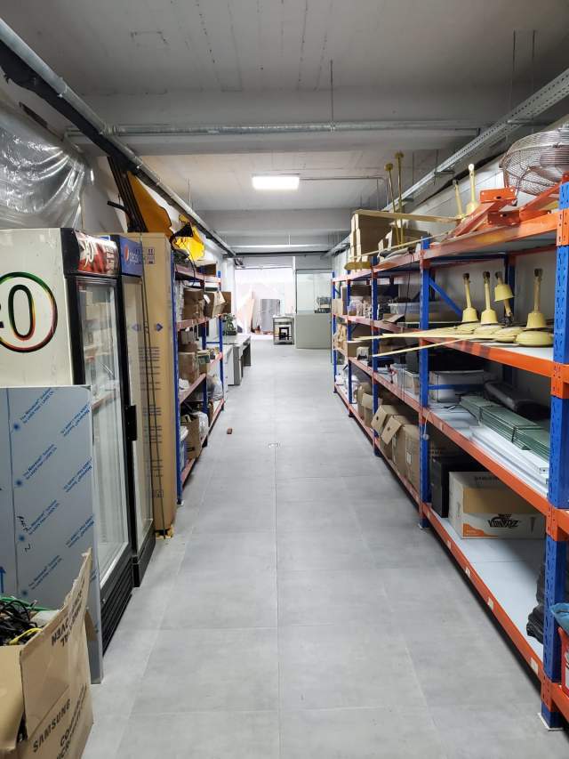 Tirane, jepet me qera magazine Kati 0, 600 m², 6.000 Euro (mbrapa kompleksit Malaizian ne afersi te shinave)
