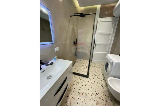 Tirane, jepet me qera apartament 2+1 Kati 2, 80 m² 500 Euro (Brryli)