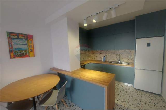 Tirane, jepet me qera apartament 1+1 Kati 4, 55 m² 400 Euro (Fusha e Aviacionit)