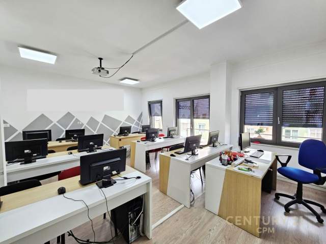 Tirane, jepet me qera zyre Kati 7, 114 m² 950 Euro (Sheshi Zogu i Zi)