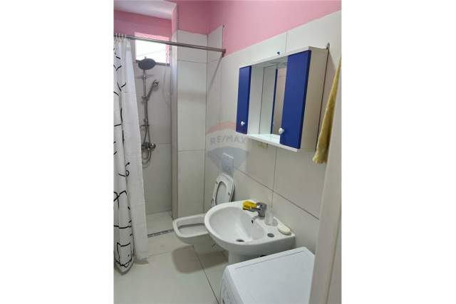 Tirane, jepet me qera ambjent biznesi Kati 0, 400 m² 2.400 Euro (21 dhjetori)