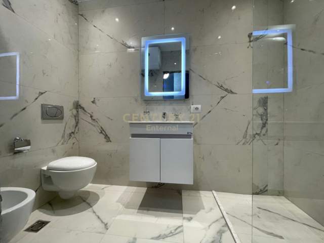 Tirane, jepet me qera apartament 1+1+BLK 60 m² 600 Euro (rruga kosvareve)