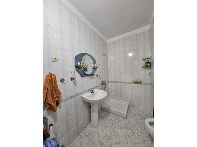 Tirane, shitet apartament 90 m² 149 Euro (tirana re)