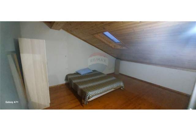 Tirane, jepet me qera apartament duplex 4+1 Kati 0, 140 m² 400 Euro (Kombinat)