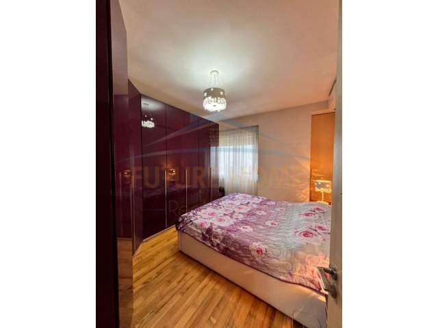Shkoder, jepet me qera apartament 2+1 Kati 8, 105 m² 600 Euro (Dergut)