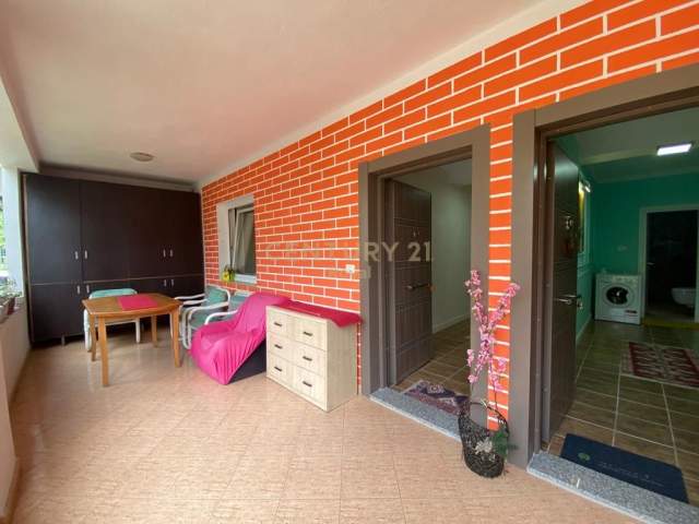 Tirane, jepet me qera apartament 1+1, 550 Euro (Spitali Amerikan 2)
