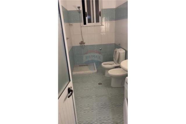 Tirane, jepet me qera 1+1+A+BLK Kati 4, 100 m² 400 Euro (Rruga 5 maji)