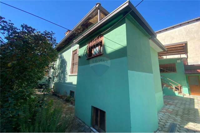 Tirane, jepet me qera Vile 3+1+A+BLK Kati 0, 134 m² 1.300 Euro (Shkolla e Kuqe)