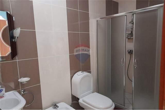 Tirane, jepet me qera apartament 2+1 Kati 1, 110 m² 370 Euro (Fresk)
