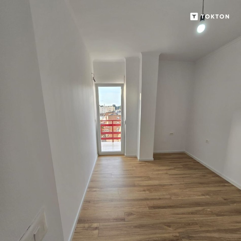 Ne shitje, apartament 2+1, xhamlliku, tirane tt 654