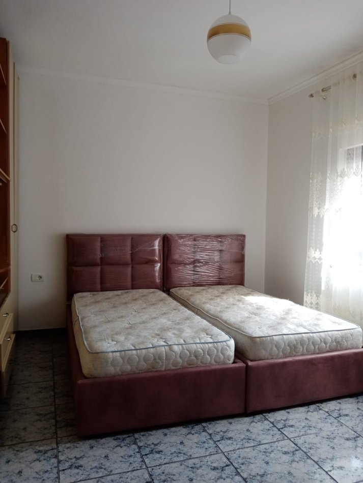 Jepet apartament 2+1 me qera te Pazari i Ri, 500 Euro
