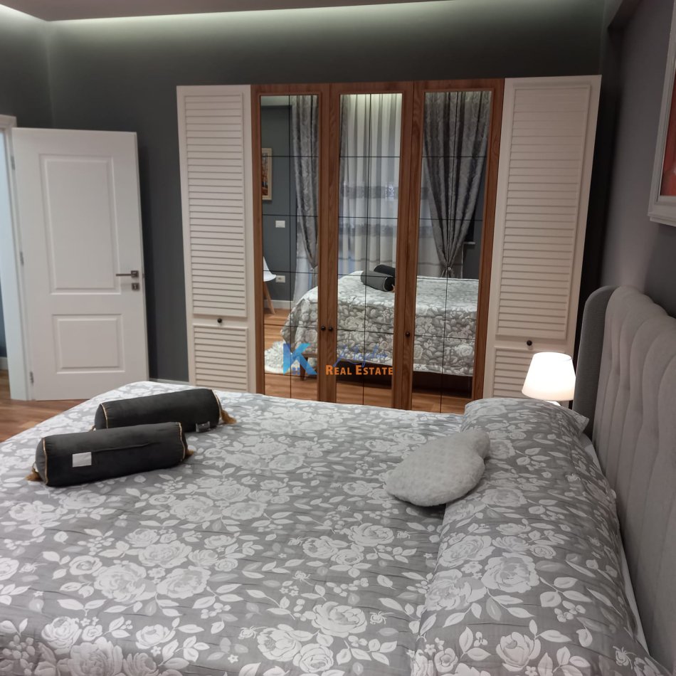 Tirane, jepet me qera apartament 1+1 Kati 3, 70 m² (Bllok, afer shkolles Deshmoret e Lirise)