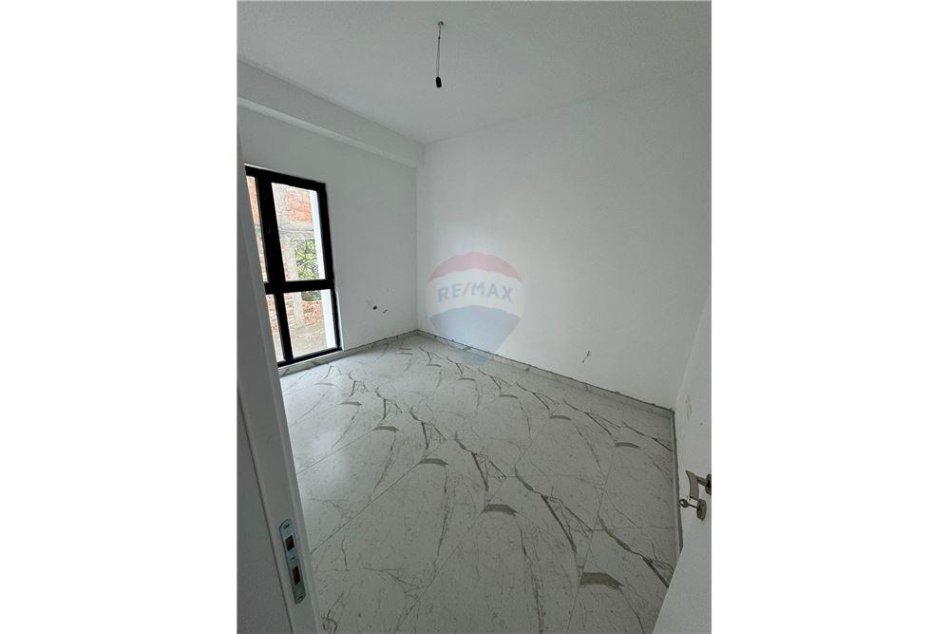Tirane, jepet me qera apartament 3+1+Ballkon Kati 1, 124 m² 600 € (Rruga e Dibrës - Farmacia 10)