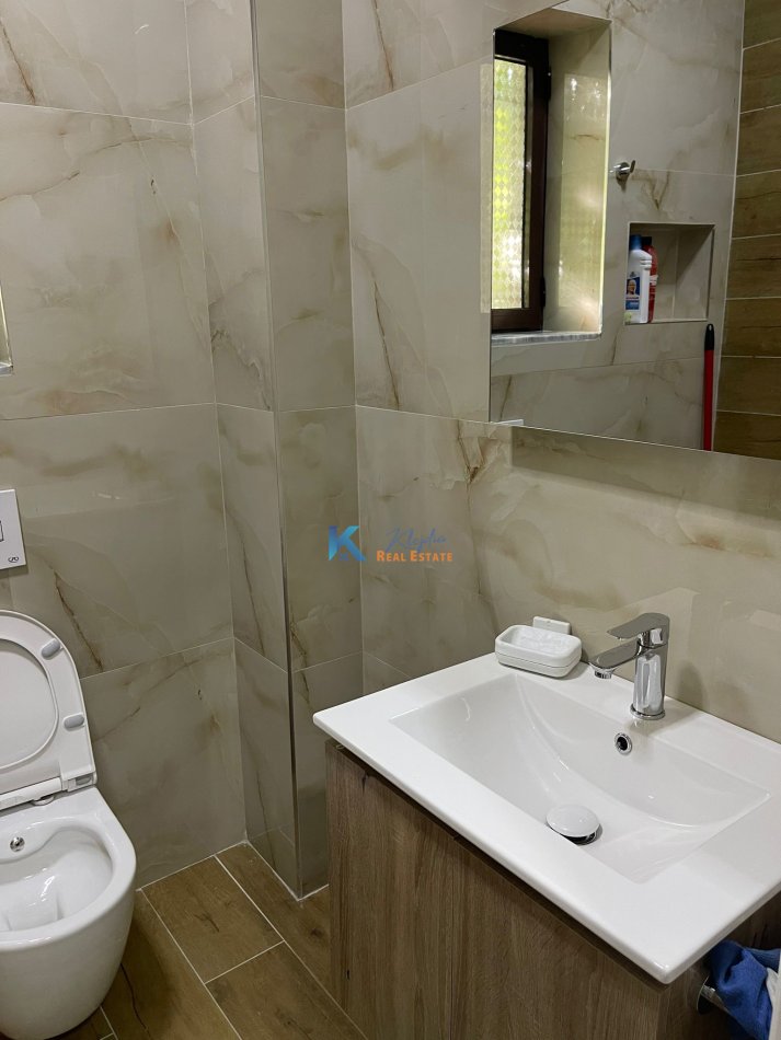 Tirane, jap me qera apartament 1+1+Ballkon Kati 1, 70 m² 450 € (Rruga Ferit Xhajko, ish restorant Durresi)