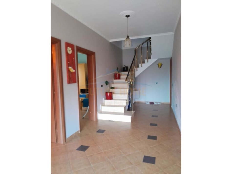 Shitet, Vilë 1 kat + 1 kat nëntokë, Dajt, Tiranë. AREA41930
