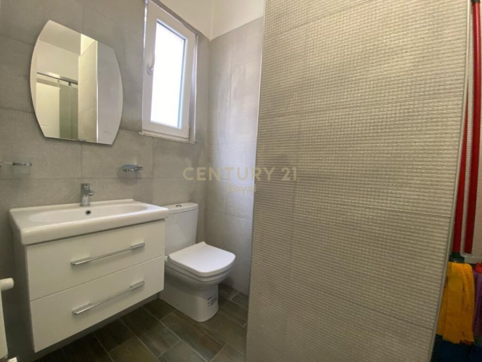 Tirane, jepet me qera apartament 2+1 Kati 3, 103 m² 550 € (Rruga e Dibres)