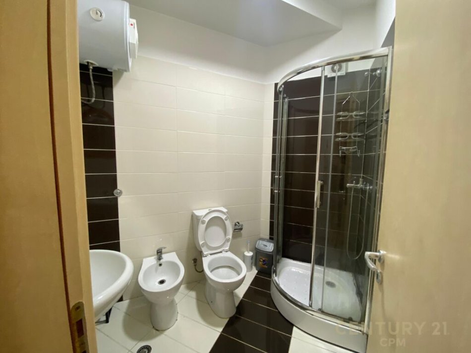 Tirane, shitet apartament 1+1 Kati 2, 72 m² 