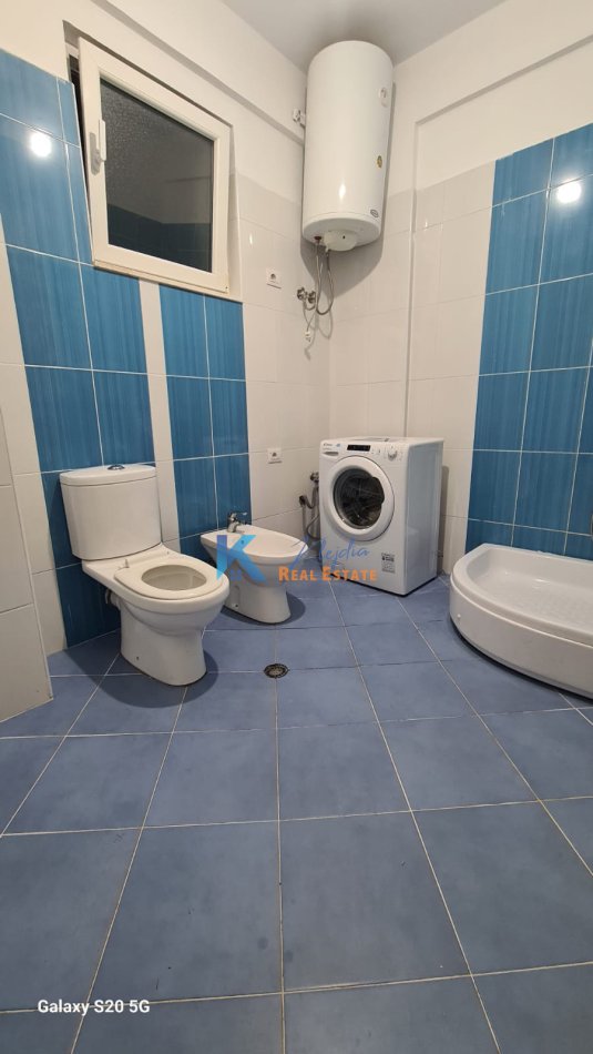 Tirane, jap me qera apartament 2+1+Ballkon Kati 3, 91 m² 500 € (Te Liqeni i Thate, kompleksi Fz Construction)
