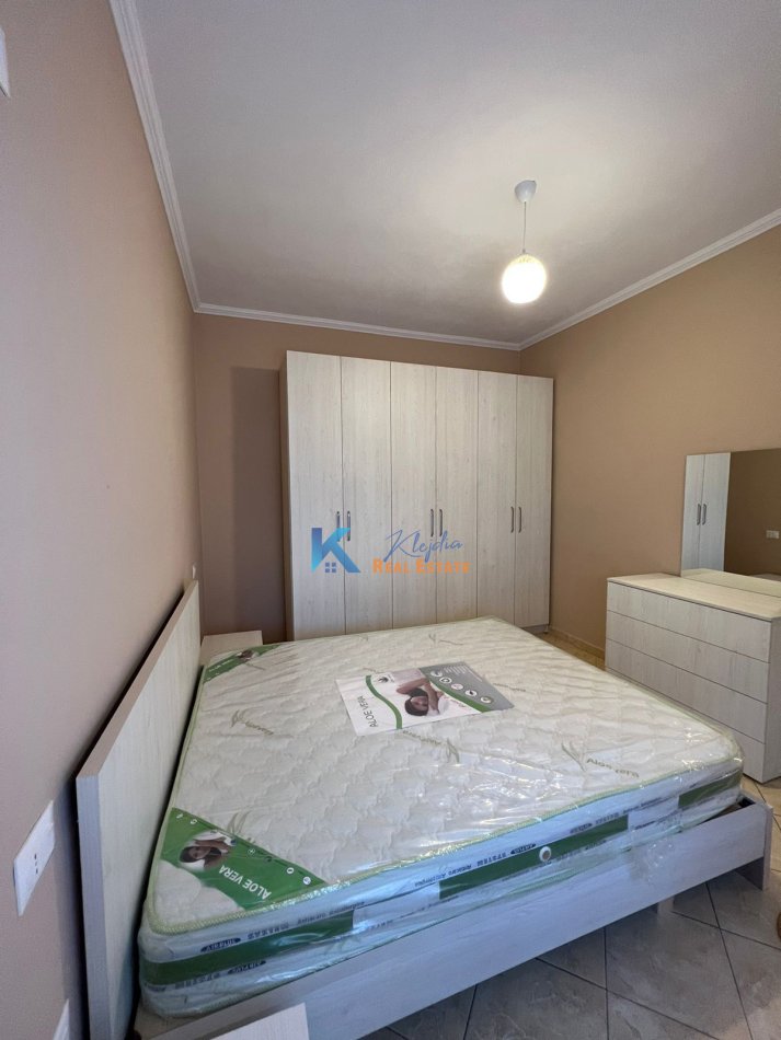 Tirane, jap me qera apartament 1+1+Ballkon Kati 4, 60 m² 330 € (Kthesa e Kamzes)