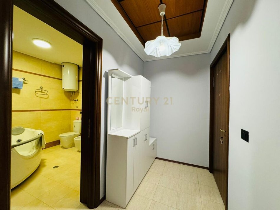 Tirane, jepet me qera apartament 2+1 Kati 9, 100 m² 900 € (liqeni i tiranes)