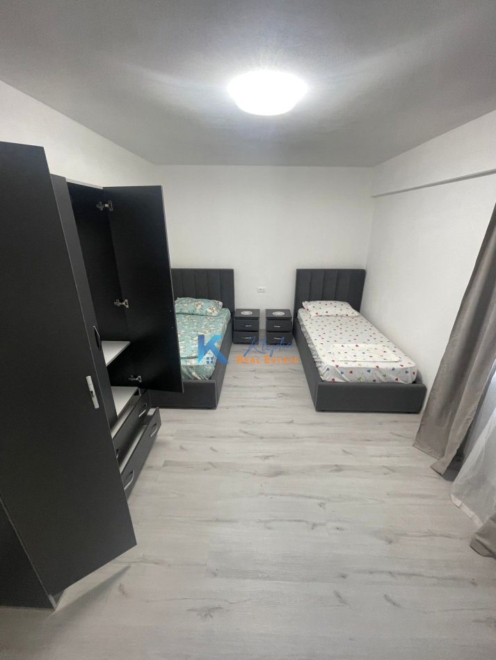 Tirane, jap me qera apartament 2+1+Ballkon Kati 2, 100 m² 800 € (Afer Librit Universitar)