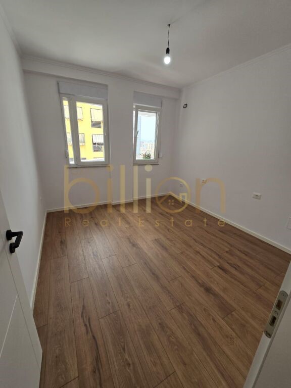 Tirane, shitet apartament 2+1+Ballkon Kati 7, 96 m² 210.000 € (Rr. e Kavajes)