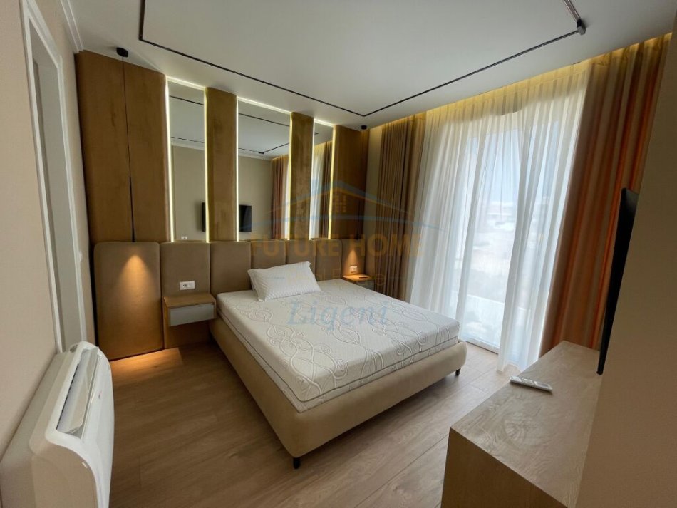 Tirane, jepet me qera apartament 3+1+3 Poste Parkimi, Kati 2, 140 m² 1.800 € (Vilat Forest)