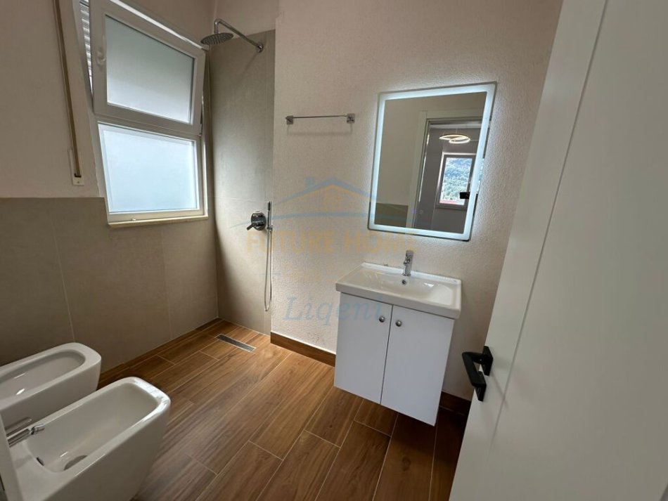 Tirane, shitet apartament 2+1+Ballkon Kati 5, 120 m² 230.000 € (Liqeni i Thate)