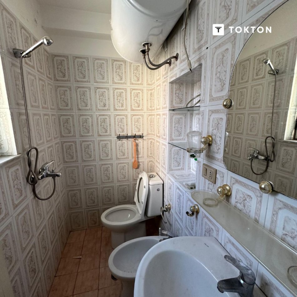 Tirane, jepet me qera ambjent biznesi Kati 2, 64 m² 450 € (Përballë Liceut Artistik, Rruga e Elbasanit, Tiranë) TT 1325