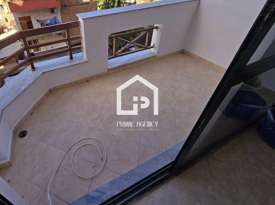 SHITET APARTAMENT 1+1/21 Dhjetori/ Pranë Market Joena