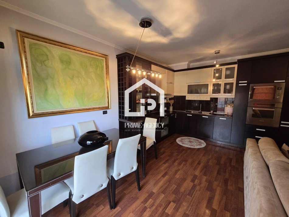 SHITET: Super APARTAMENT 2+1+2/ Pranë Market Joena_ Zona: 21 Dhjetori