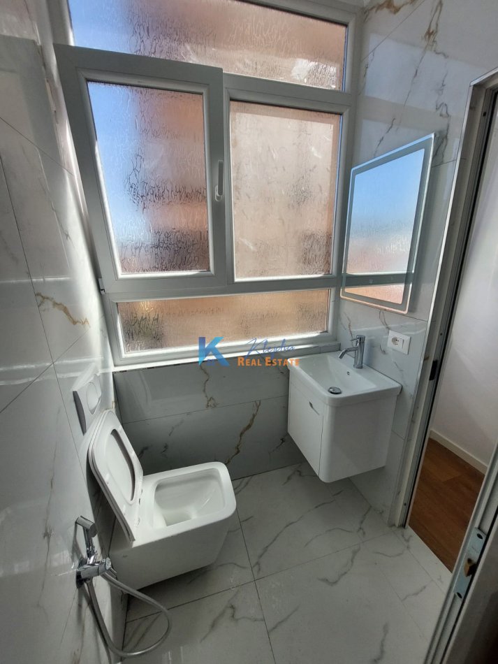 Tirane, shes apartament 2+1+Ballkon Kati 5, 90 m² 185.000 € (Rruga e Dibres)