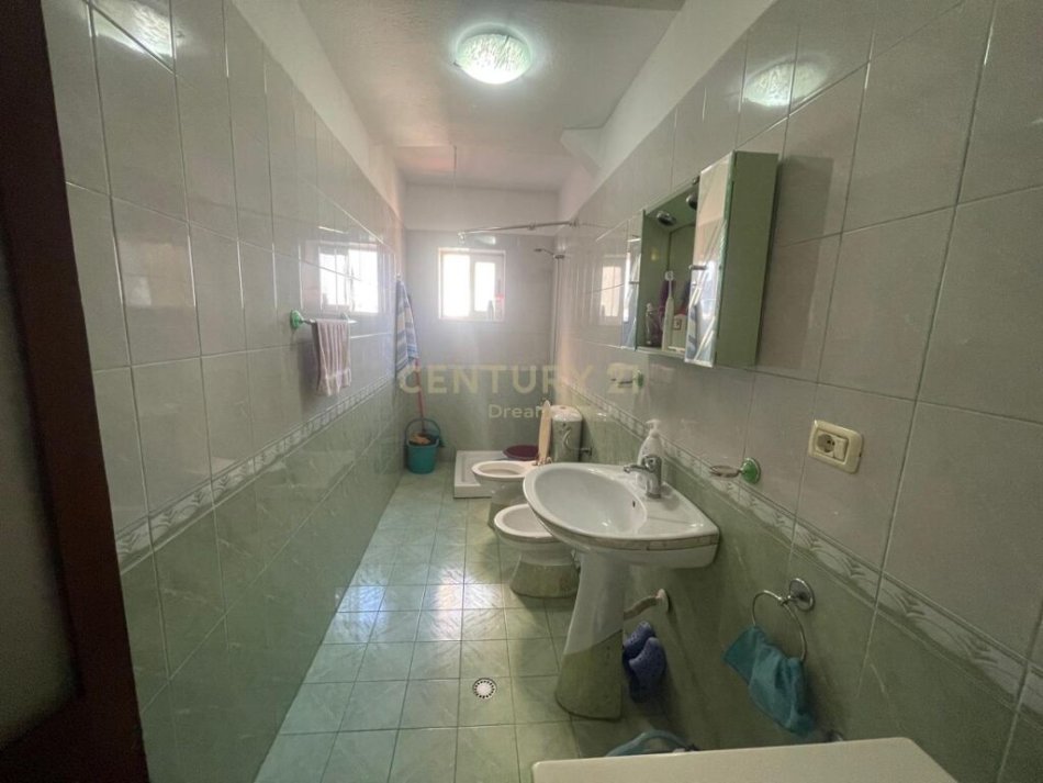 Tirane, shes apartament 3+1 Kati 5, 80 m² 110.000 € (Rruga Bardhyl)