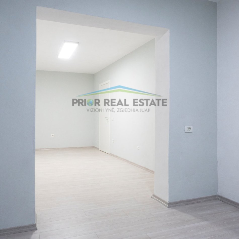 Tirane, jepet me qera apartament 2+1+2+tarrace per zyra, Kati 6, 193 m² 100.000leke/muaj (Sheshi Willson)
