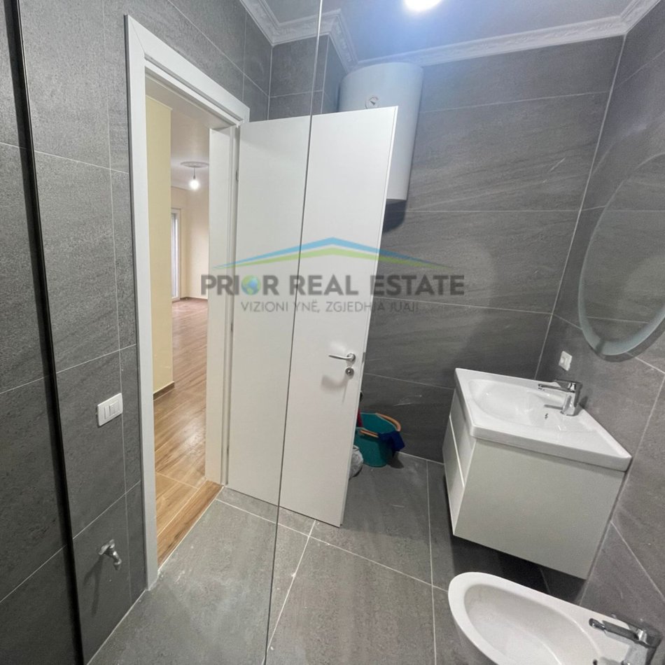 Tirane, shitet apartament 2+1+Ballkon Kati 4, 91 m² 110.000 € (Univer City)