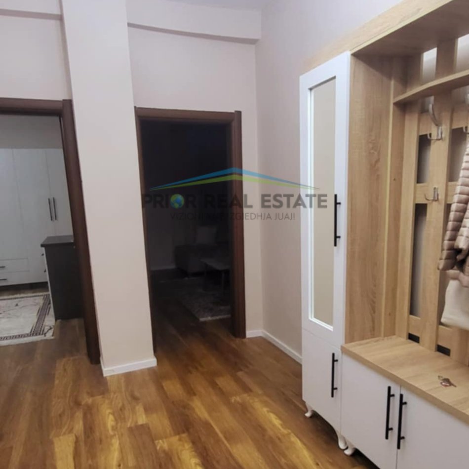 Tirane, jepet me qera apartament 2+1 Kati 4, 103 m² 700 € (Myslym Shyri)