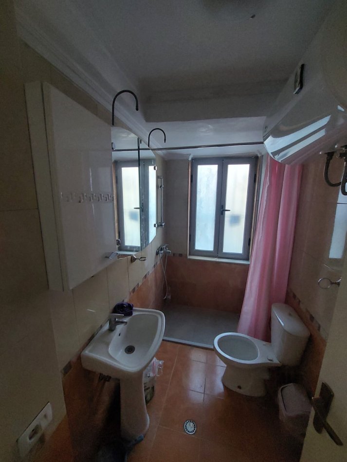 Tirane, shitet apartament 2+1 Kati 2, 75 m² 188.000 € (Rruga e Kavajes)